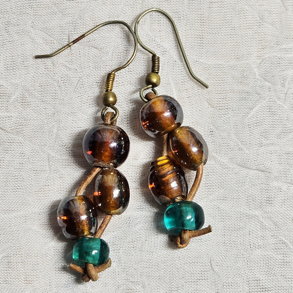 $3 with $5+ bundle•Elegant Gold and Teal Beaded Earrings